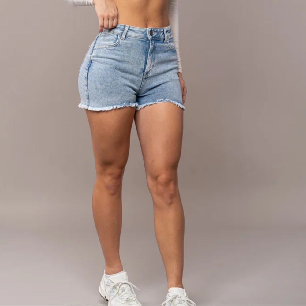 FitJeans 80s Blue Denim Shorts – Size M